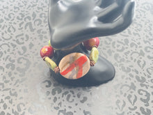 Cargar imagen en el visor de la galería, Green Kazuri Bracelet