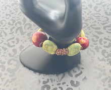 Cargar imagen en el visor de la galería, Green Kazuri Bracelet