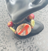 Cargar imagen en el visor de la galería, Green Kazuri Bracelet