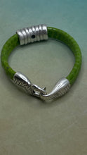 Cargar imagen en el visor de la galería, Green Suede Leather Bracelet