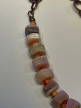 Cargar imagen en el visor de la galería, Acrylic Lucite Agate Necklace