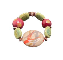 Cargar imagen en el visor de la galería, Green Kazuri Bracelet