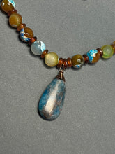 Cargar imagen en el visor de la galería, Agates and Copper Necklace