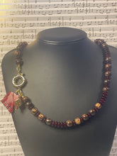 Cargar imagen en el visor de la galería, Gold Lucky Dice Necklace