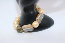 Cargar imagen en el visor de la galería, Pearls and Topaz Crystals Bracelet