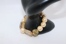 Cargar imagen en el visor de la galería, Pearls and Topaz Crystals Bracelet