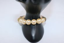 Cargar imagen en el visor de la galería, Pearls and Topaz Crystals Bracelet