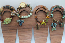 Load image into Gallery viewer, Tibetan Focal Bead Bracelet
