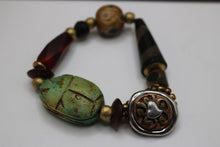 Cargar imagen en el visor de la galería, Scarab Protective Bracelet