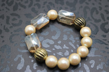 Cargar imagen en el visor de la galería, Pearls and Topaz Crystals Bracelet