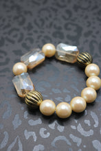 Cargar imagen en el visor de la galería, Pearls and Topaz Crystals Bracelet