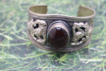 Cargar imagen en el visor de la galería, Antique Carnelian Bangle