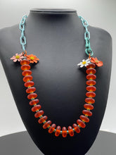 Cargar imagen en el visor de la galería, Sea Glass Flower Beaded Necklace