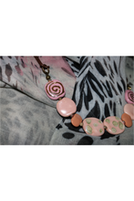 Load image into Gallery viewer, Peach and Pink Kazuri Necklace