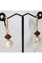 Cargar imagen en el visor de la galería, Pearl and Czech Glass Earrings on Venice Gondola