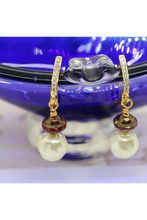 Cargar imagen en el visor de la galería, Pearl and Czech Glass Earrings on Venice Gondola