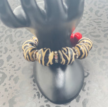 Cargar imagen en el visor de la galería, Kazuri Bombona Bracelet
