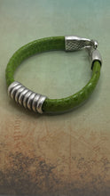 Cargar imagen en el visor de la galería, Green Suede Leather Bracelet
