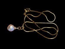 Cargar imagen en el visor de la galería, Solo Pearl Pendant Chain Necklace
