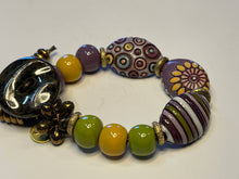 Cargar imagen en el visor de la galería, Kazuri Beehive Bracelet
