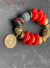 Cargar imagen en el visor de la galería, Chunky Red Saucer Bracelet
