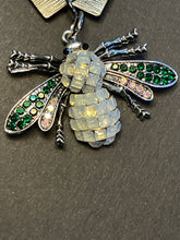 Cargar imagen en el visor de la galería, Rectangles Chain Bee Necklace
