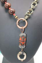 Cargar imagen en el visor de la galería, Wood and Antique Gold Necklace
