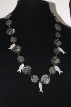 Cargar imagen en el visor de la galería, White Abalone Fishes Necklace
