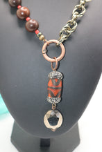 Cargar imagen en el visor de la galería, Wood and Antique Gold Necklace
