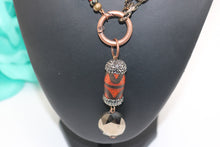 Cargar imagen en el visor de la galería, Wood and Antique Gold Necklace

