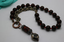Cargar imagen en el visor de la galería, Wood and Antique Gold Necklace
