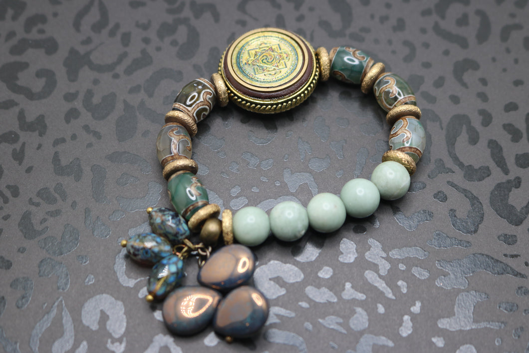 Tibetan Focal Bead Bracelet