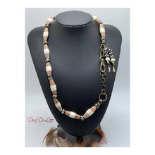 Cargar imagen en el visor de la galería, African Bone Wood Necklace
