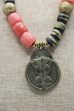 Cargar imagen en el visor de la galería, African Batik Krobo Necklace
