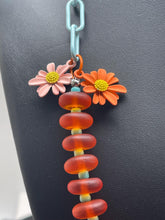 Cargar imagen en el visor de la galería, Sea Glass Flower Beaded Necklace
